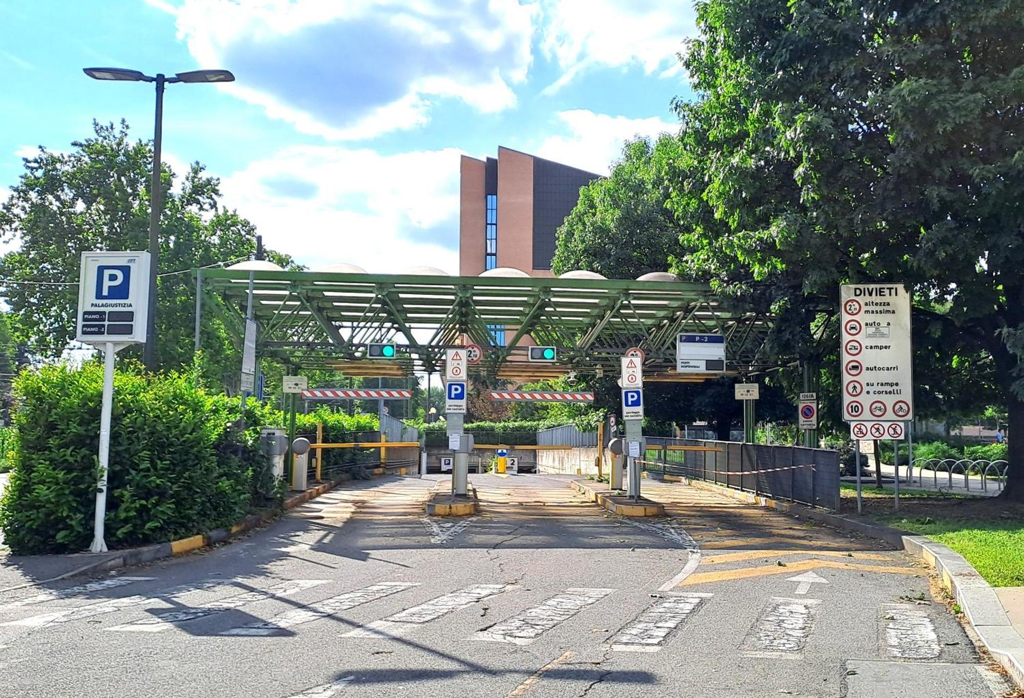 Appartam Liberty In Porta Susa Parcheggio Торино Екстериор снимка